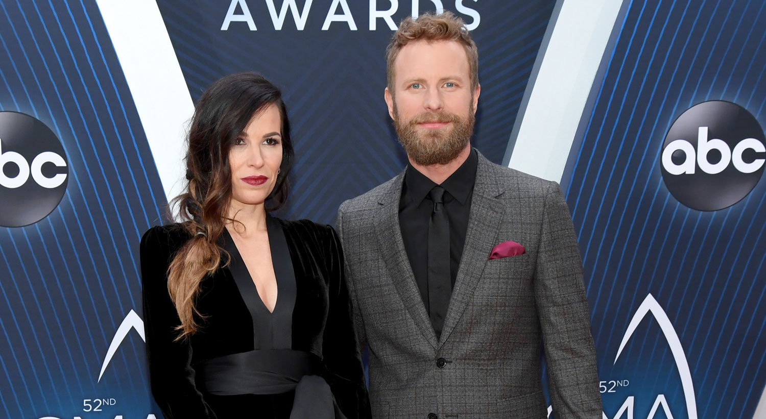 Dierks Bentley Amp Wife Cassidy Black Look Chic At Cma