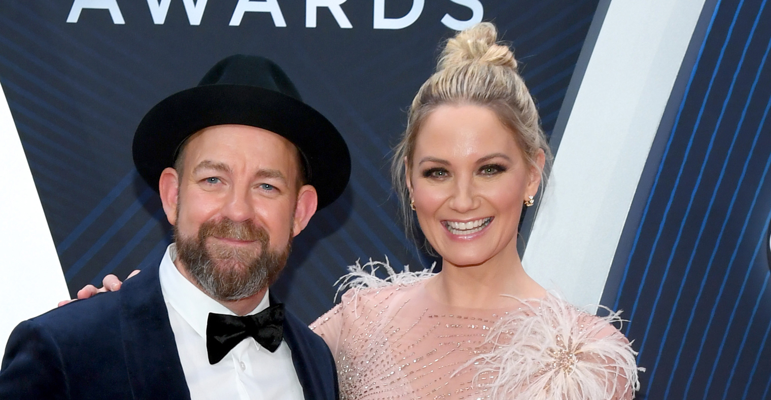 Sugarland’s Jennifer Nettles & Kristian Bush Step Out for CMA Awards