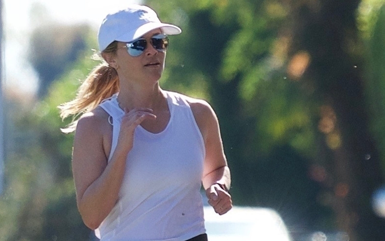 Reese Witherspoon Jogs Before Getting Lunch With Friends