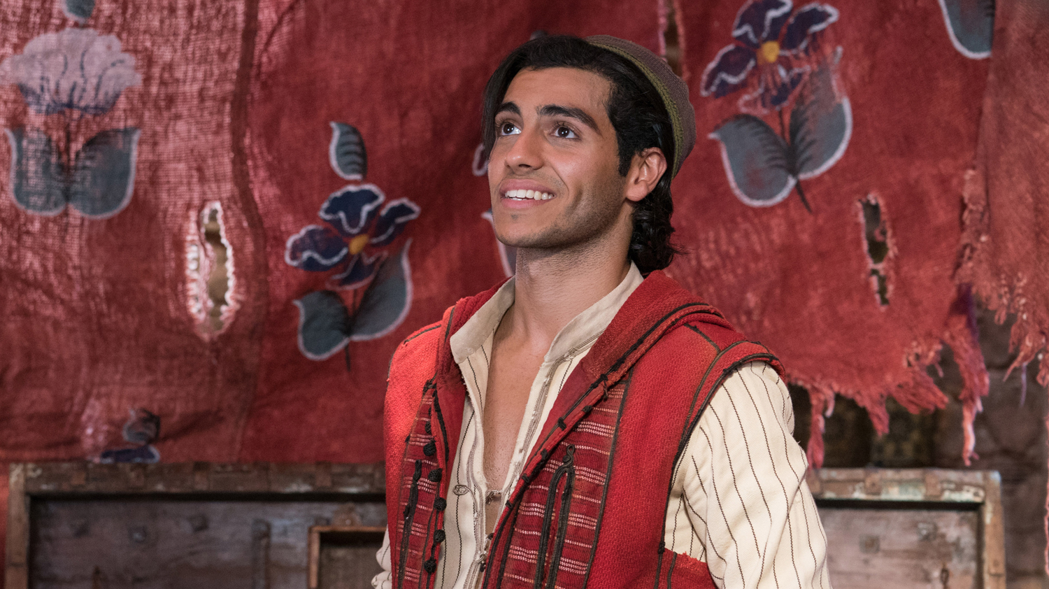 Here S Why Mena Massoud Isn T Shirtless In Aladdin Like The Animated The Best Porn Website