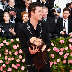 Shawn Mendes Holds Jared Leto