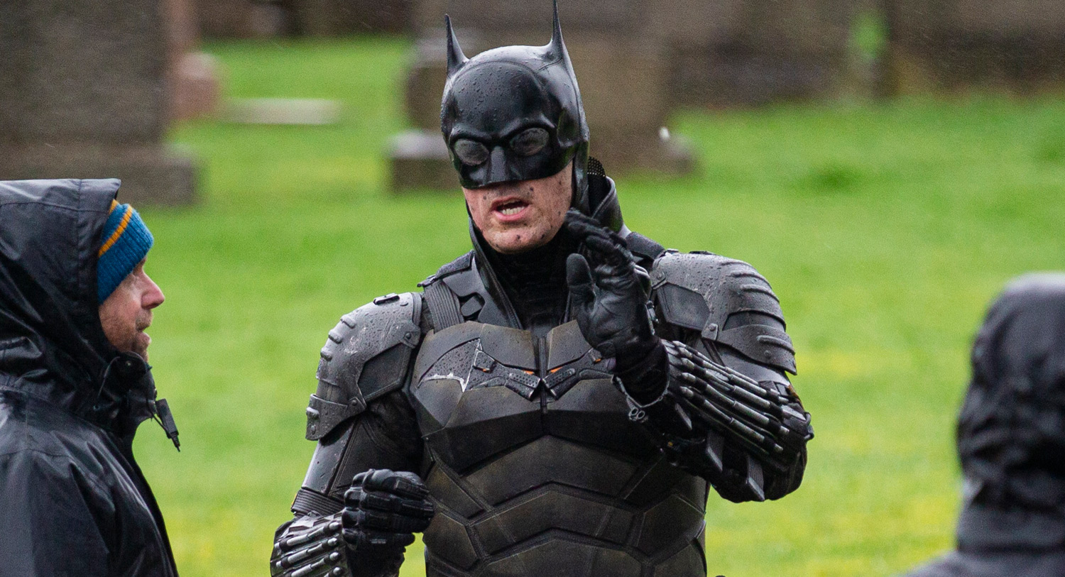 ‘The Batman’ Set Photos Reveal Closer Look at New Batsuit! - Robert Pattinson, The Batman : Just ...