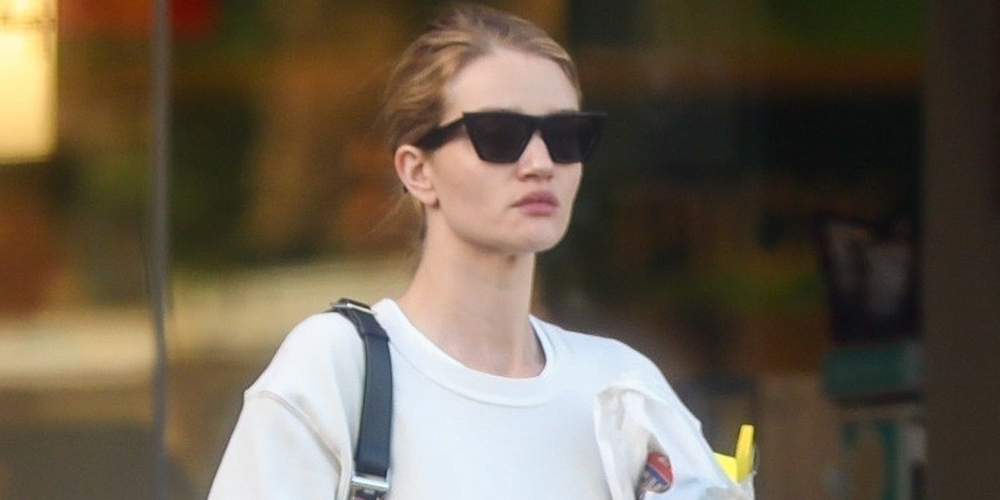 Rosie HuntingtonWhiteley Wears Mask For Rite Aid Run Rosie