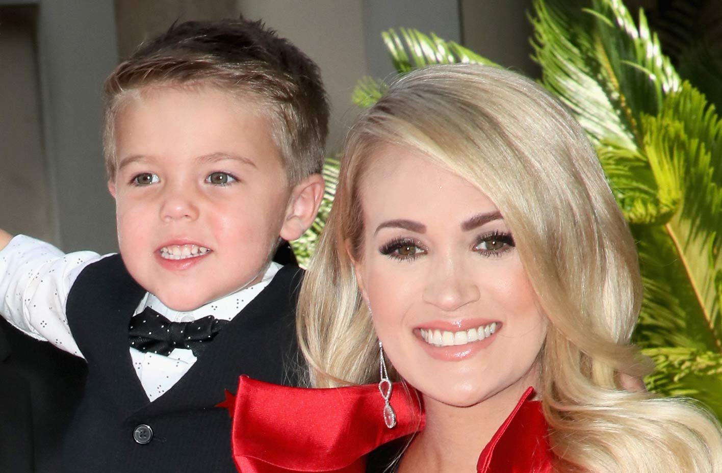 Carrie Underwood Sings with Her Son Isaiah on Christmas Album – Listen Now! | Carrie Underwood ...