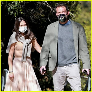 Ben Affleck & Ana de Armas Take His Kids to the Park After First Thanksgiving Together