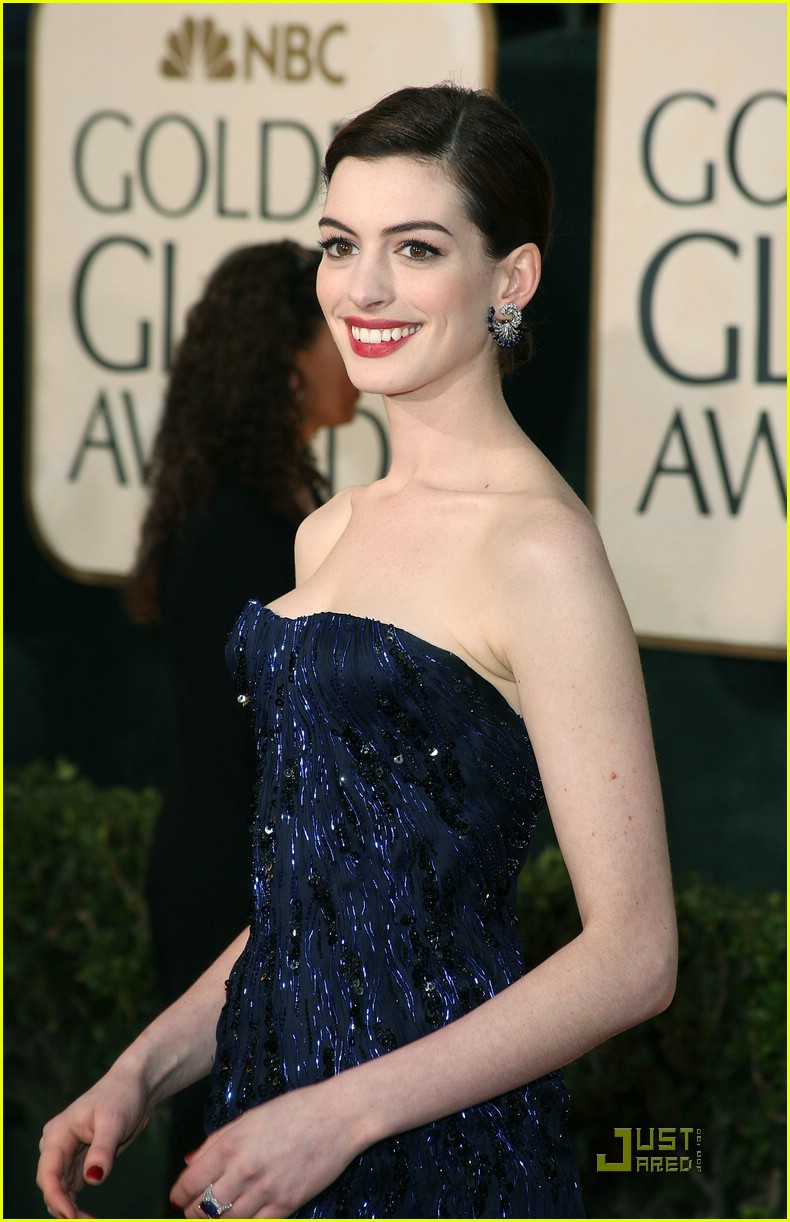 Anne Hathaway - Golden Globes 2009: Photo 1647101 | Anne Hathaway ...