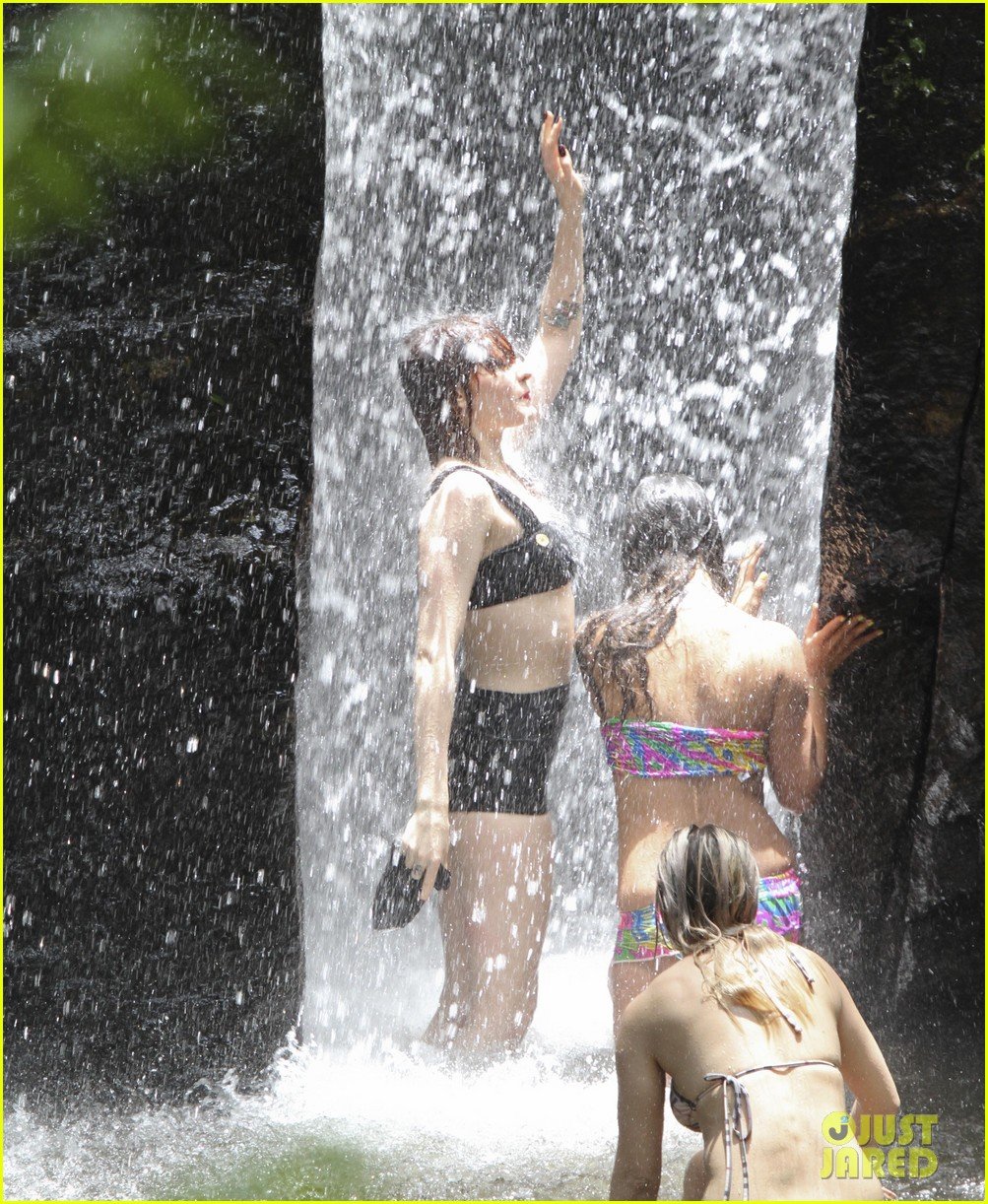 Florence Welch: Bikini Babe in Brazil!: Photo 2619037 | Bikini, Florence Welch Pictures | Just Jared