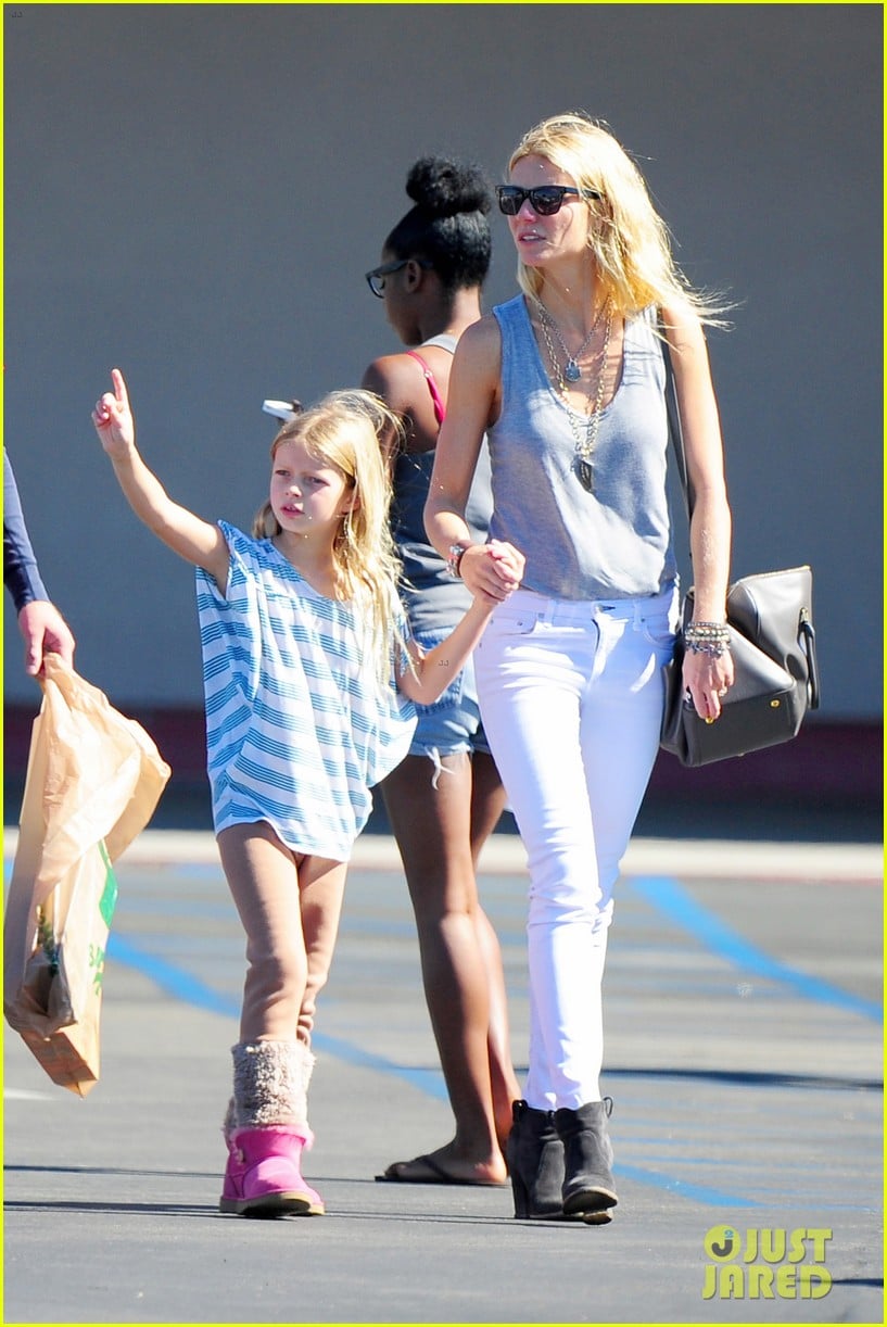 Gwyneth Paltrow & Chris Martin: Toys 'R' Us with the Kids!: Photo ...