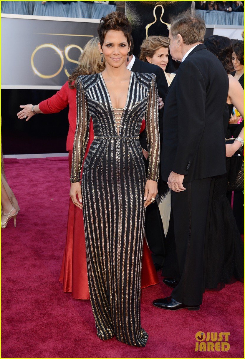 Halle Berry - Oscars 2013 Red Carpet: Photo 2819172 | 2013 Oscars ...
