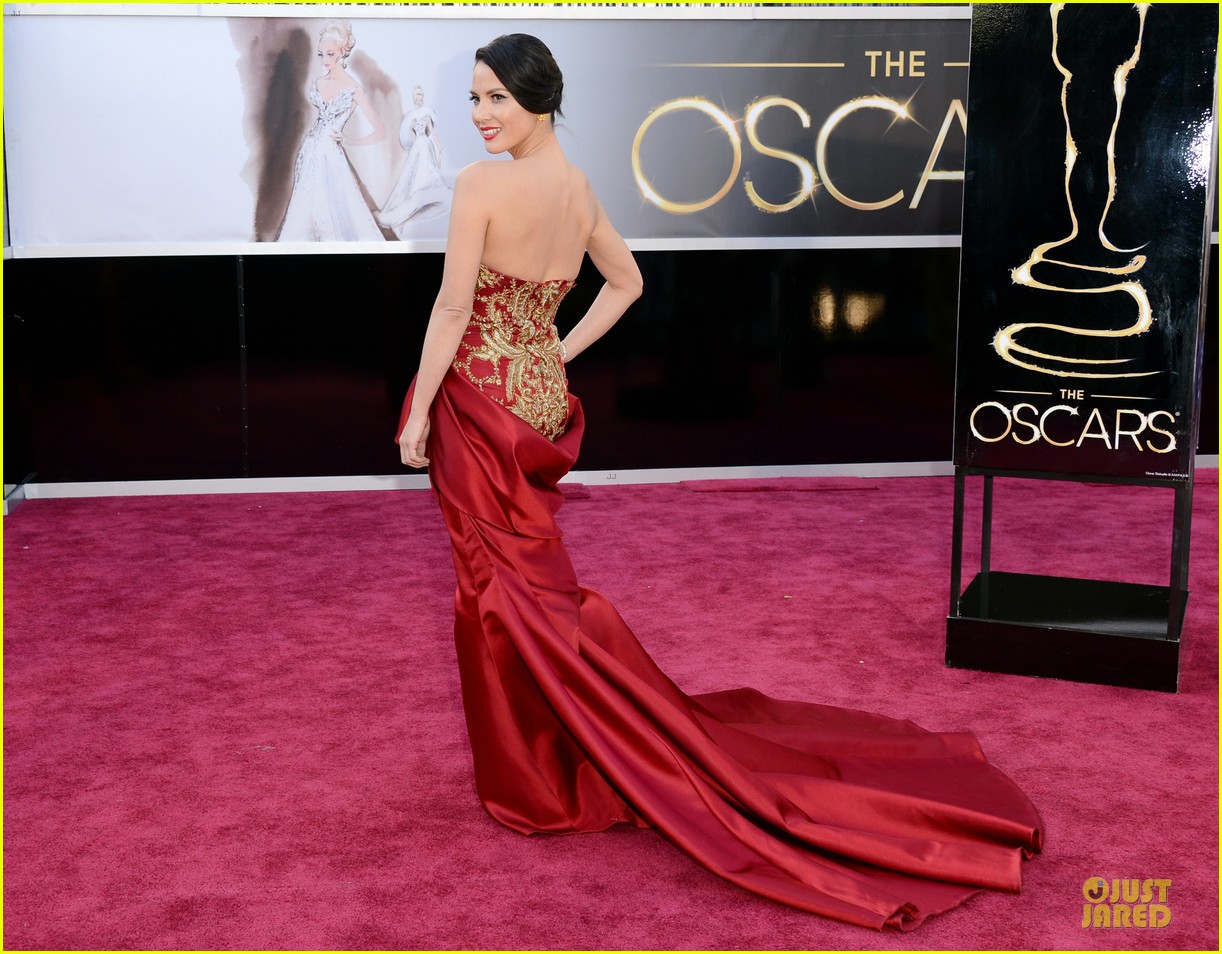 Olivia Munn - Oscars 2013 Red Carpet: Photo 2819062 | 2013 Oscars ...