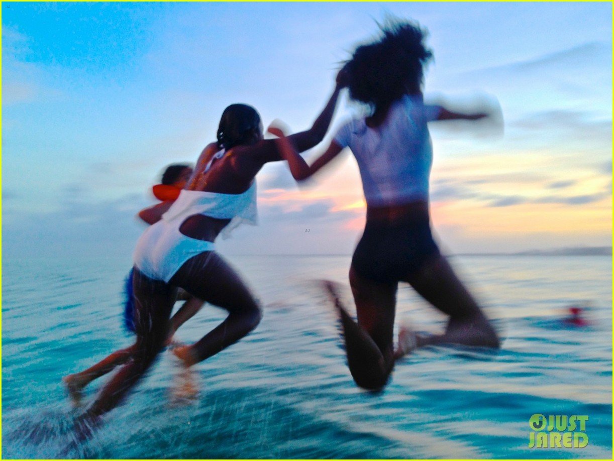 Beyonce Shares Vacation Photos with Blue Ivy & Family!: Photo 2908734 ...