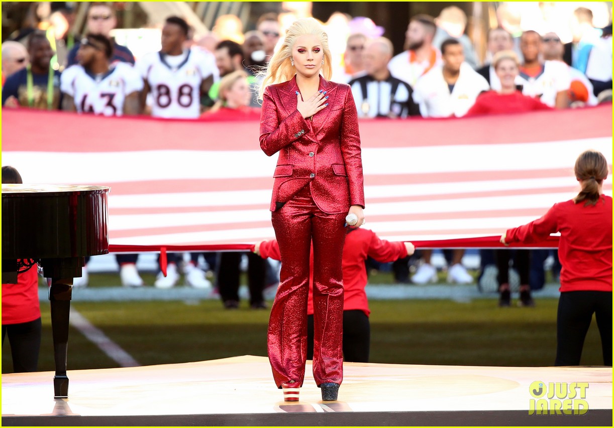 Lady Gaga Sings National Anthem at Super Bowl 2016 (Video ...