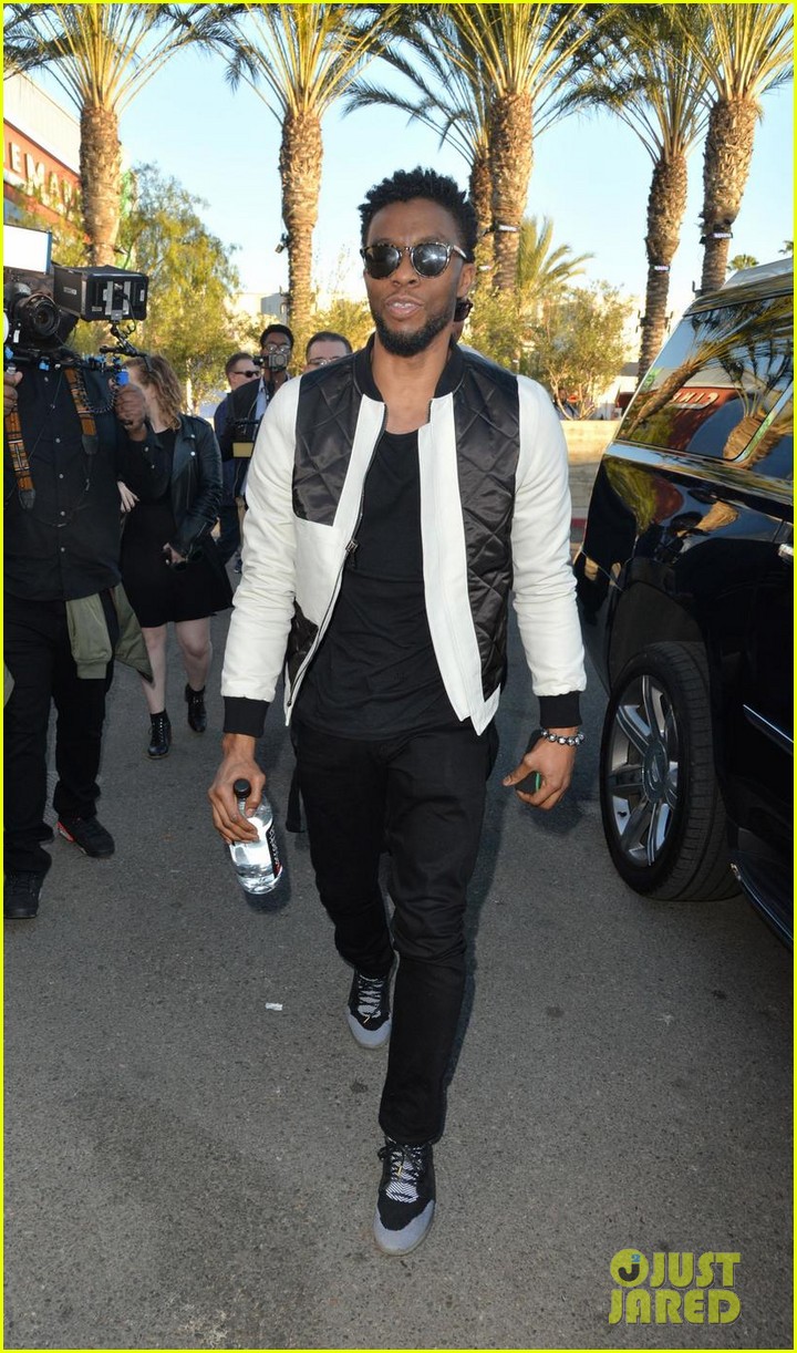 Chadwick Boseman Makes Surprise Appearance at 'Black Panther' Screening!-Justjared