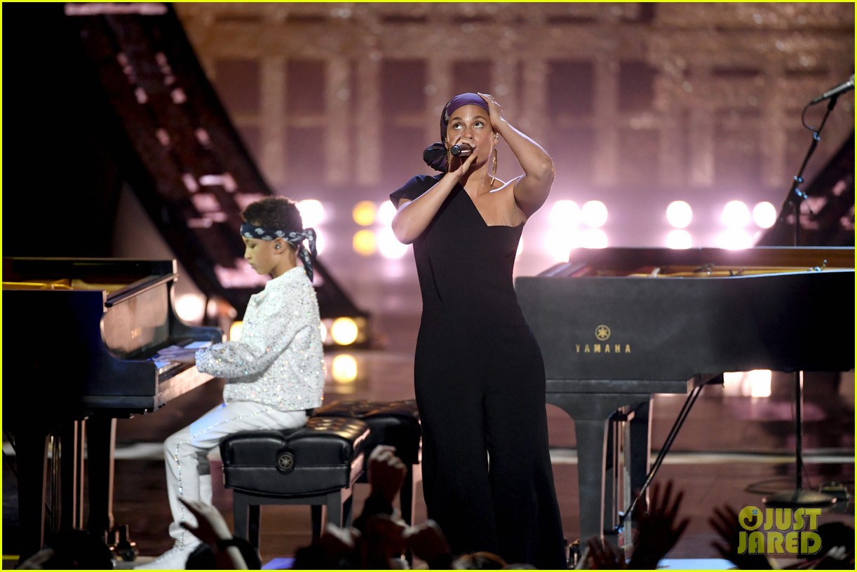 Alicia Keys Brings Son Egypt on Stage During iHeartRadio Music Awards ...