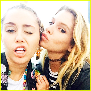 Miley Cyrus dan Stella Maxwell